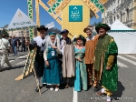 Gruppenbild der Stralsunder Delegation in Pskow, v.l.n.r: Jan Kuhn, Leiter Büro des Bürgerschaftspräsidenten; Andrea Herrmann, Mitarbeiterin Amt für Kultur, Welterbe und Medien; Thomas Schulz, 1. Stellvertreter des Bürgerschaftspräsidenten; Maria Quintana Schmidt, 2. Stellvertreterin des Bürgerschaftspräsidenten; russischer Delegationsbetreuer; Peter Paul, Bürgerschaftspräsident