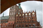 Das Rathaus mit der Kirche St. Nikolai