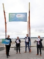 Start für das kostenlose WLAN im Strandbad v.l.n.r. Oberbürgermeister Alexander Badrow, von der SIC, die den Strand betreut, Peter Münster und von den Stadtwerken Stralsund Christian Buchwald und Anselm Drescher