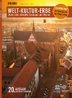 Cover des Welterbe-Magazins 2017 - Abenddämmerung über der Wismarer Kirche St. Georgen