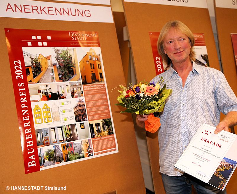 Thorsten-Joachim-Kind-erhielt-eine-Anerkennung-fuer-den-Neubau-des-Hauses-Badstueberstrasse-5.jpg