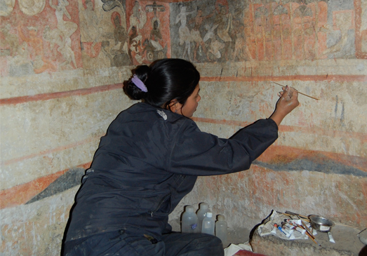 Restaurierung frühbuddhistischer Wandmalereien in Nepal