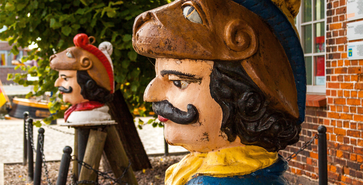 The 'Swedish Heads' in front of the Wismar Treehouse